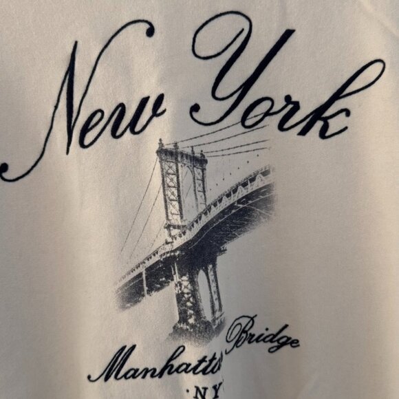 Hollister New York Manhattan Bridge Graphic Crewneck Sweatshirt | Cream Size S - Picture 2 of 4